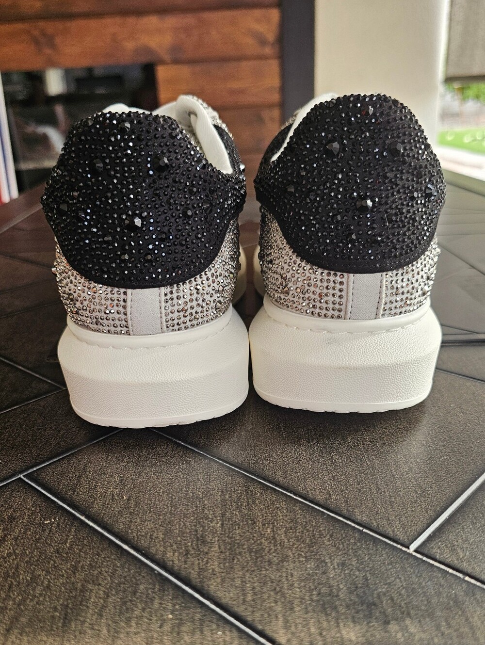 Steve Madden Silver Black Rhinestone Lace-Up Sneakers Shoes Men's Sz 9.5 & 12 - Picture 3 of 8